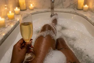 WET WEDNESDAY PAY FOR ROOM GET... - Image 1