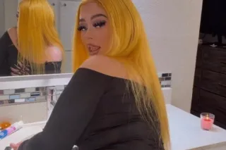 😝💦Freaky with a Fat Azz 🍑Pretty Feet 👣 Pink Shaved Pussy 🌷& Thick thighs😍😝 - Image 2