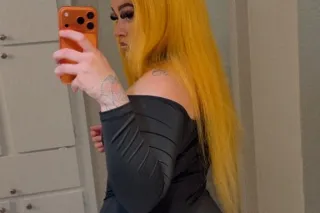 😝💦Freaky with a Fat Azz 🍑Pretty Feet 👣 Pink Shaved Pussy 🌷& Thick thighs😍😝 - Image 1